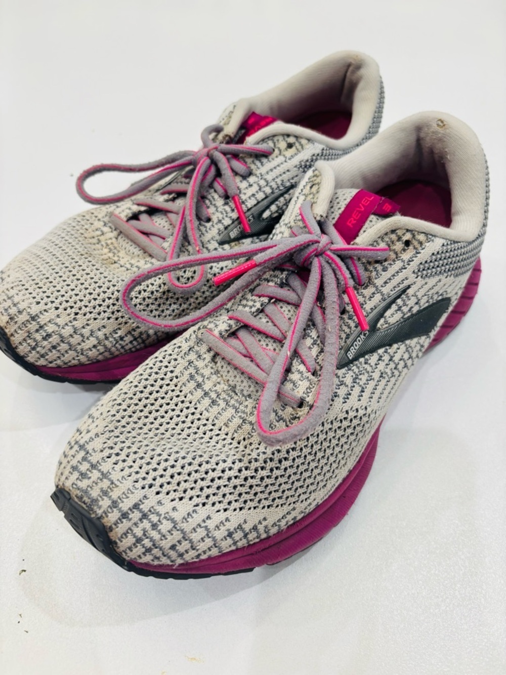 Brooks Women's Running Sneakers in Pink & Gray size 10